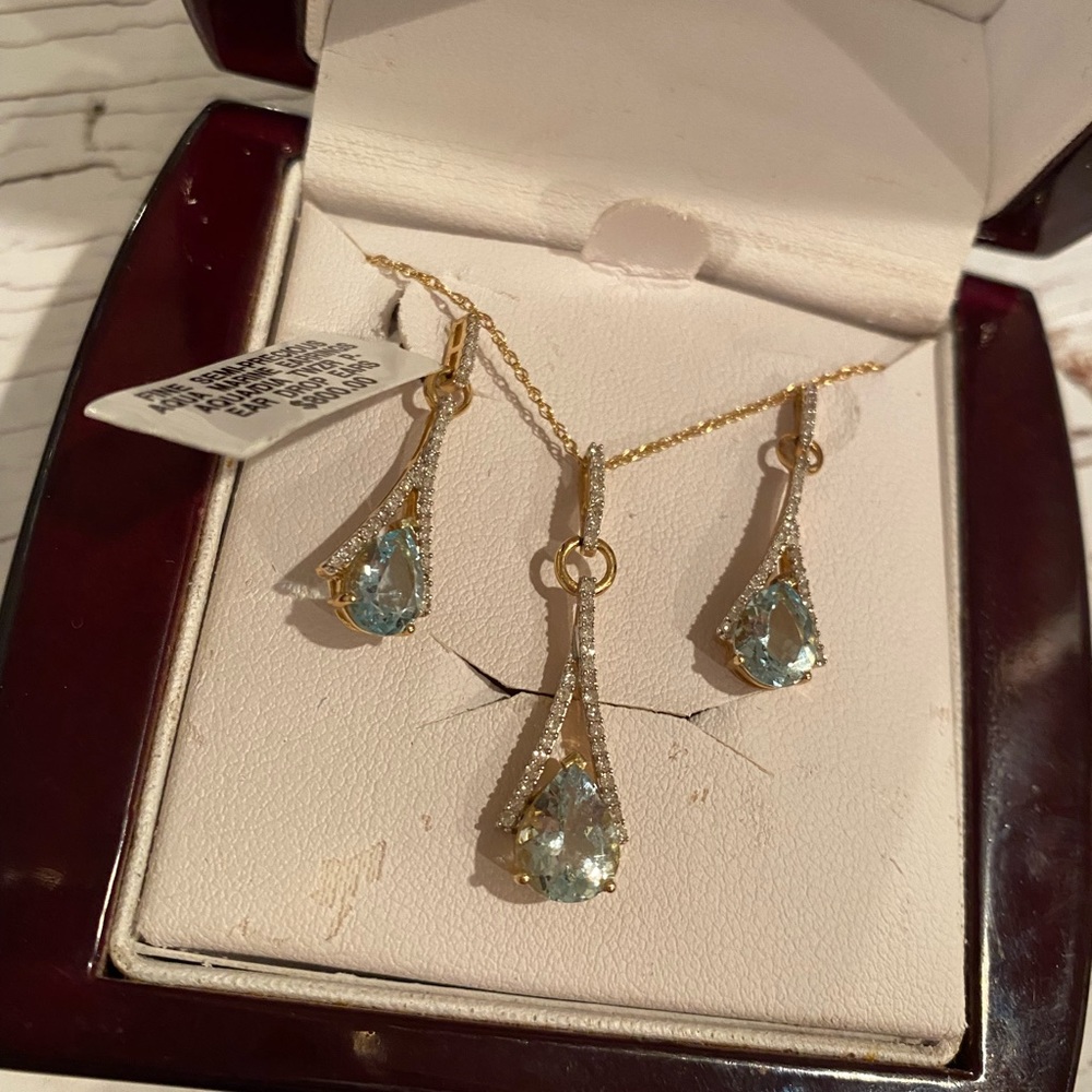NWT! 14K Gold Set